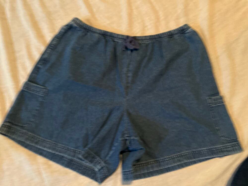Van Heusen women’s denim shorts elastic waist size xl